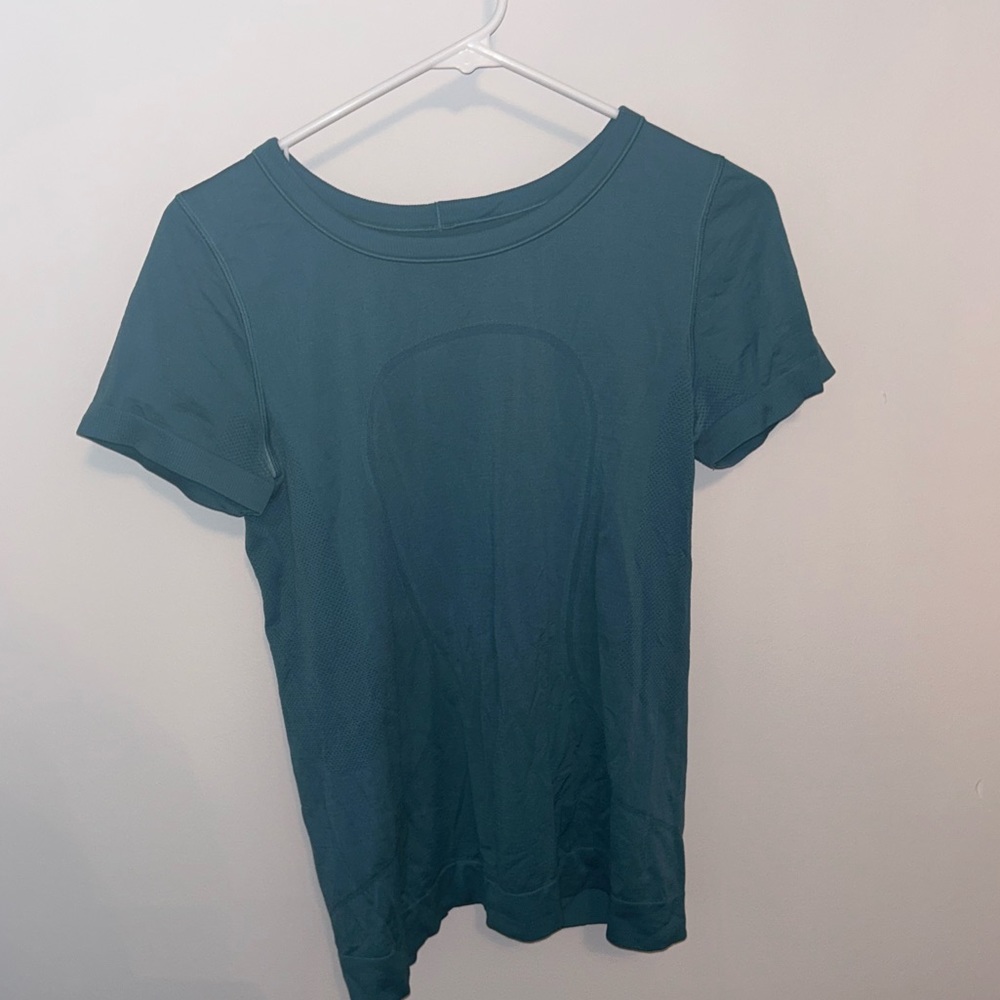 Lululemon short sleeve shirt